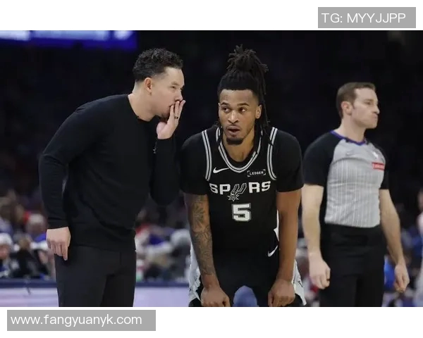 马刺复仇尼克斯！文班31+13伤退，福克斯26+7对飚布伦森，唐斯6犯